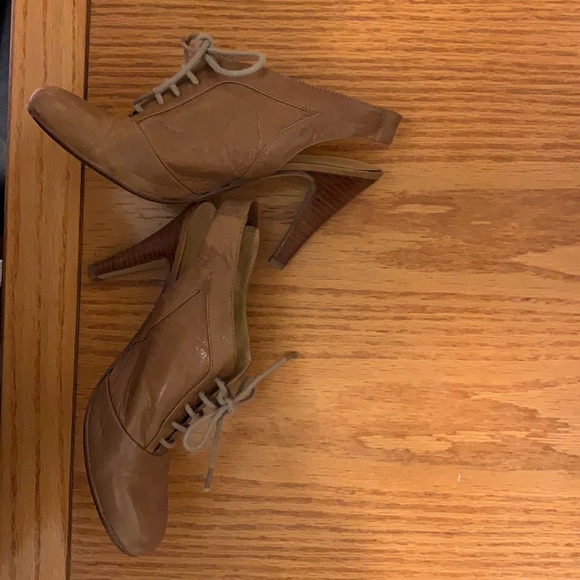 - Nine West Heels, Gorgeois leather - Picture 3 of 7